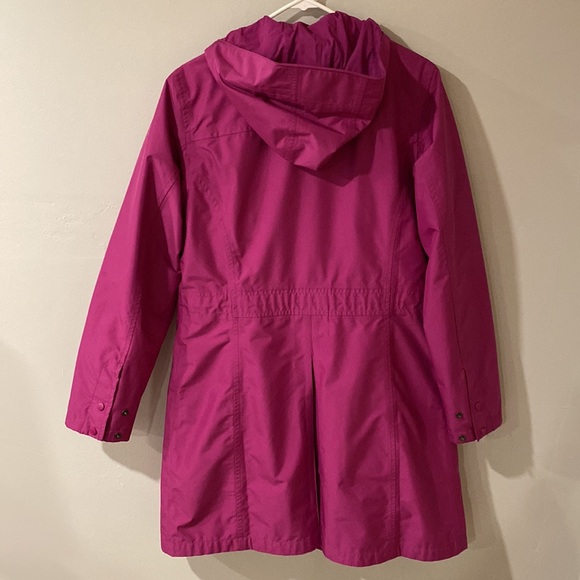 LLBean jacket, size medium. Fuchsia color - Picture 3 of 5